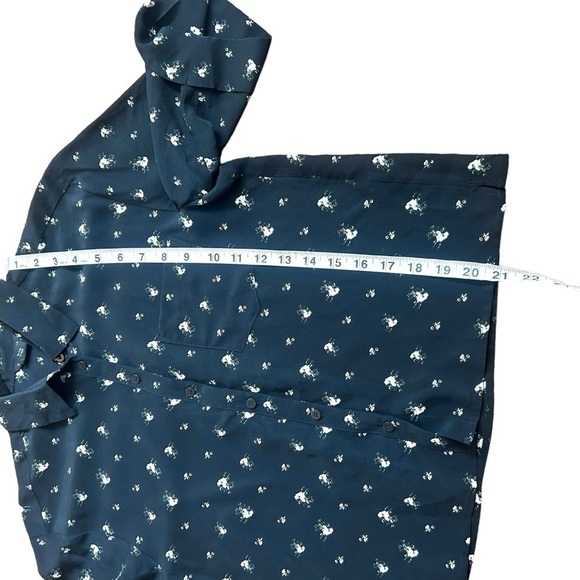 Club Monaco Women's Silk Floral Cropped Button Down Blouse - Picture 9 of 9